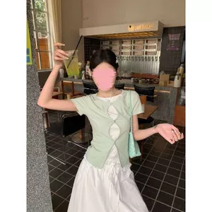 Áo thun ngắn tay hai mảnh thêu hoa phong cách Hàn Quốc dành cho nữ Mùa hè Thiết kế phong cách mới Rỗng Slim-fit Slimmer Look Top
