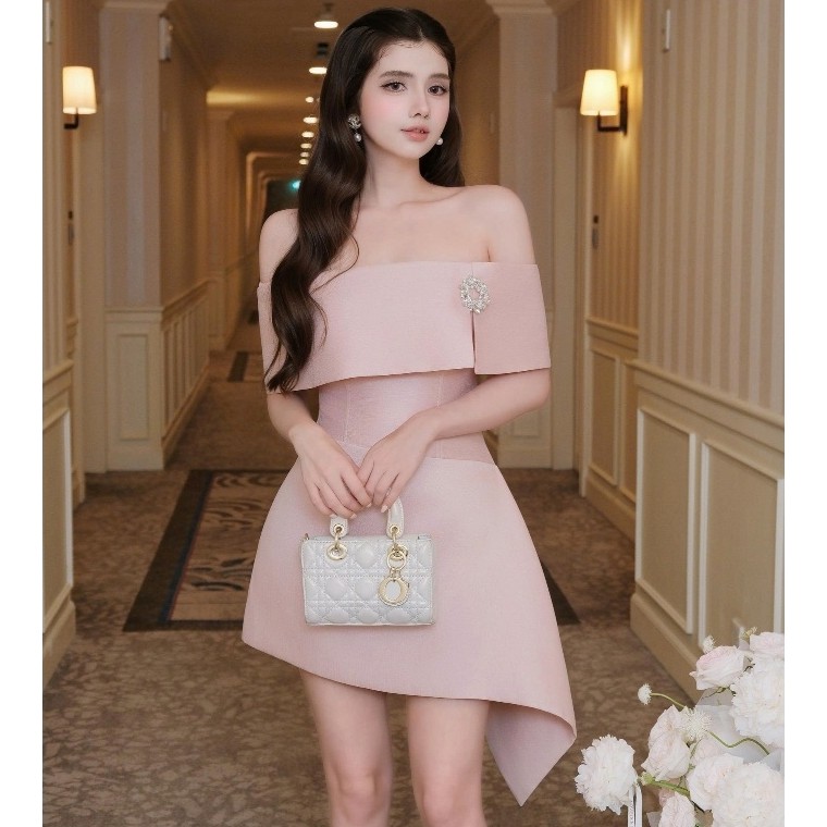 Đầm trễ vai hồng nhạt dáng xòe vạt chéo đính charm đá phong cách dự tiệc sang trọng KD614A