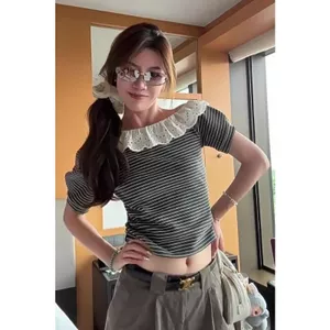 Thời trang màu sắc tương phản sọc lá sen ren rỗng xiên vai Áo thun ngắn tay nữ mùa hè phong cách Hàn Quốc dáng ôm hơn Áo ngắn