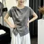 Thiết kế kích thước lớn Áo sơ mi ngắn tay không đều dành cho nữ mùa hè béo mm Slimer Look Grey Top