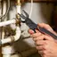 Push-Fit Ngắt kết nối Tong Tool Pipe Disconnect Tool Tight-Space Dễ dàng loại bỏ Ngắt kết nối Tong Tool cho ống Under-Sink Repairs shopidaevn
