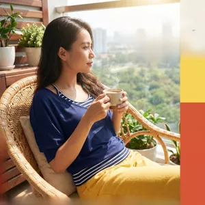 Áo thun sọc ngắn tay cổ chữ V phong cách mới mùa hè dành cho nữ, phiên bản Hàn Quốc Thiết kế vai trang trọng Bộ đồ hai mảnh màu tương phản Niche