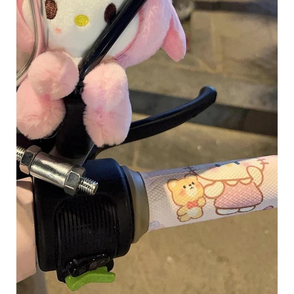 Decal tay lái xe điện Hello Kitty dán chống trượt, thấm mồ hôi, bảo vệ tay lái - ảnh 2