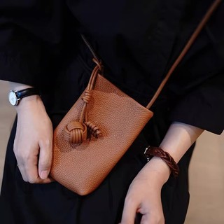 Túi mini đa năng, nghệ thuật, tươi mát và dễ thương với mặt dây chuyền tròn nhỏ và da mềm