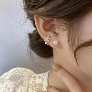 ECK 1 Cặp Phong Cách Hàn Quốc Ngọc Trai Hoa Bông Tai Vàng dát Kim Cương Bông Tai Cho Nữ Thời Trang Ánh Sáng Sang Trọng Trang Sức Phụ Kiện HOT