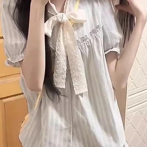 Khí chất và đa năng cô gái ngọt ngào áo sơ mi nơ ren eo cao giảm béo váy sọc bánh váy hai mản