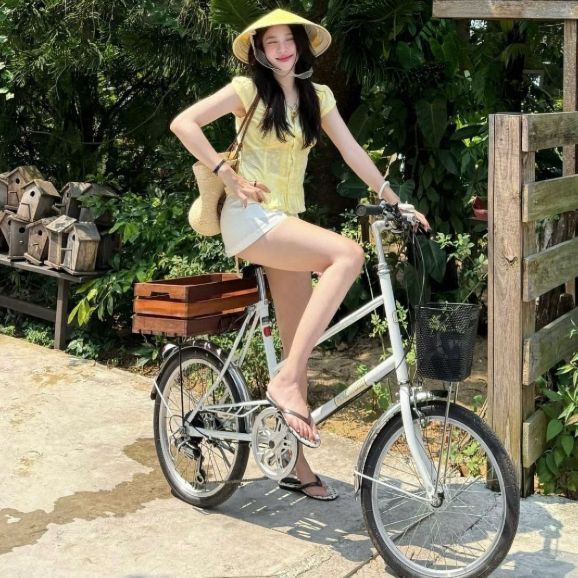 (ẢNH OLDSCHOOL) Áo ren tay hến MỚI cổ V xẻ ngực có lót - Usmark