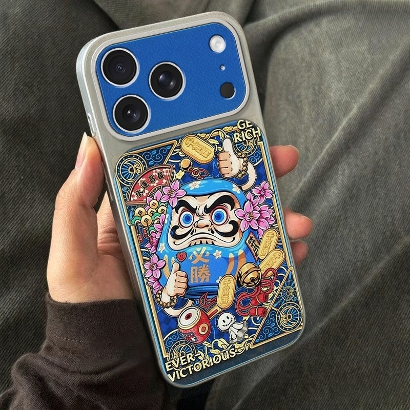 Ốp lưng da giả Daruma tài lộc, chống va đập được giới trẻ yêu thích Bảo Vệ Camera Cấp iPhone 17/16/15/14/13/12/11/X/XS M