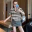 Áo thun ngắn tay dệt kim sọc đen dành cho nữ 2026 Phong cách mới Thiết kế mùa hè Niche Loose Casual cổ chữ v Top Hợp thời trang