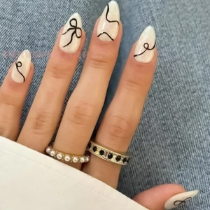 Bấm Trắng Trên Móng Tay Có Đường Màu Đen In Hình Tự Nhiên Dễ Dàng Mang Vào Và Áp Dụng Cho Nữ Móng Tay Nghệ Thuật Trang Trí