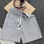 Quần short nam rộng rãi thoải mái, sử dụng vải dệt kim thoáng khí, họa tiết sọc thời trang cổ điển, thiết kế áo khoác, kích thước từ M đến 5XL, phong cách thời trang, là quà tặng cho bạn trai.
