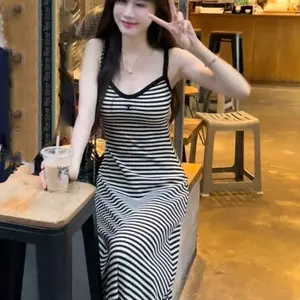 Thời trang mùa hè Slimer Look Casual Sọc Sling Váy dài vừa vặn