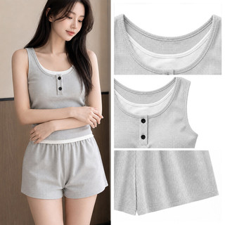 Bộ đồ ngủ nữ đơn giản, thanh lịch gồm 2 mảnh: áo tank top và quần short, có đệm mút bên trong.