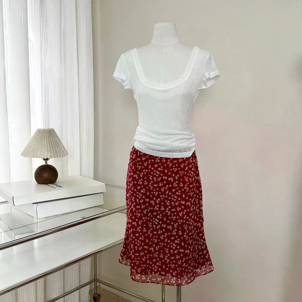 Váy mùa hè hoa cổ điển hoa màu đỏ Váy mùa hè dài vừa phải