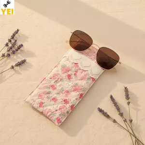 < YEI > Túi đựng kính Kawaii Quilted Thiết kế dễ thương và mềm mại để bảo vệ kính mắt và kính râm Mới