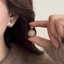 Bông tai bóng đôi màu tương phản thời trang dành cho nữ Khuyên tai phổ biến sang trọng