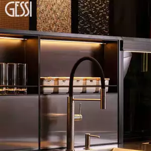 Vòi bếp GESSI có chức năng chống bắn nước, vòi rửa chén xoay đa năng bằng đồng nguyên chất, có chức năng nóng lạnh.