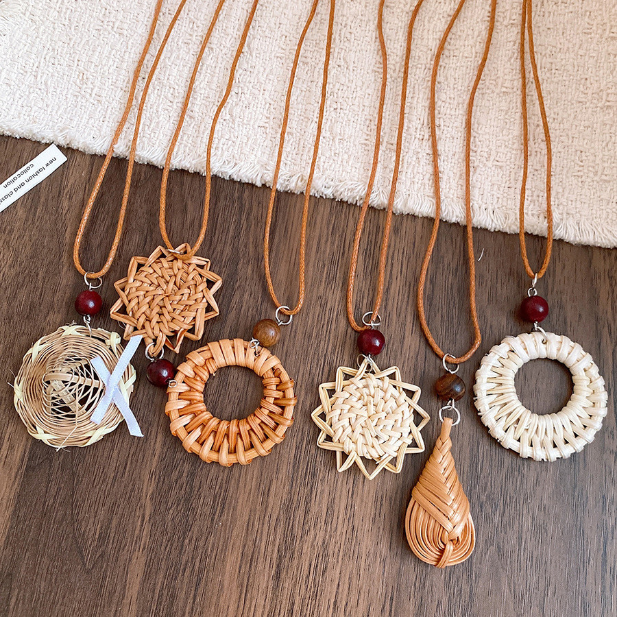 Vòng cổ Bohemian Mặt dây chuyền dài với dây da hạt gỗ, Tùy chọn đa phong cách, tông màu cổ điển, trang sức kỳ nghỉ đi biển có thể điều chỉnh cho nữ