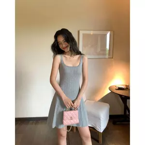 Đầm ôm chữ A không tay phong cách Hàn Quốc Sáp mềm mại Phiên bản trí tuệ Kỳ nghỉ hè Đi làm phù hợp