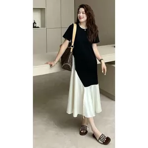 Áo thun khâu màu tương phản cỡ lớn Váy nữ mùa hè Phong cách mới béo mm dáng rộng mỏng hơn trông sang trọng Trượt tuyết