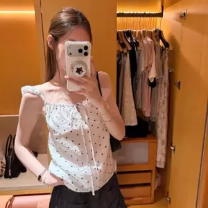 Áo yếm chấm bi màu trắng phong cách ngọt ngào mùa hè Thiết kế chấm bi tươi mát cho bé Áo sơ mi không tay