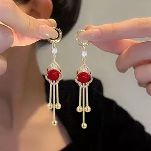 Cao Cấp Cảm Giác Kẻ Sọc Bông Tai Ngọc Trai Bông Tai Thanh Lịch Nhẹ Sang Trọng Mùa Xuân Bông Tai Tua Rua Sang Trọng Bông Tai Bông Tai 5.26