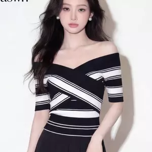 Phong Cách Hàn Quốc Sọc Dệt Kim Tay Ngắn Chữ Thập Tương Phản Màu Sắc Ngoài Vai Phiên Bản Ngắn Mùa Hè Slim-fit Slimmer Look Top