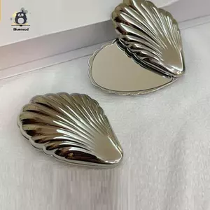 Gương trang điểm có thể gập lại Kim loại vỏ sò Mini hình dạng không dễ vỡ và di động Gương nhỏ gọn hai mặt Thích hợp cho túi xách mới