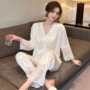 Váy ngủ cổ chữ V dành cho nữ có viền ren và họa tiết hoạt hình cho gia đình Thư giãn và ngủ yên bình trong thời tiết mùa hè ấm áp