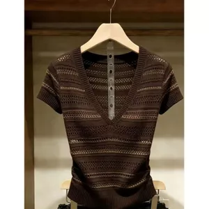 Áo thun ngắn tay cổ chữ V cổ chữ V màu cà phê cổ điển cao cấp dành cho nữ mùa hè Phong cách phương Tây hẹp