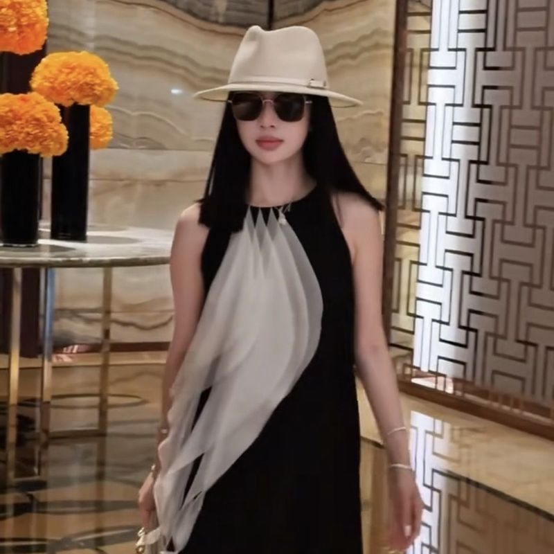 Mùa Xuân Mùa Hè 2026 Phong Cách Mới Đen Trắng Khâu Vải Tuyn Áo Vest Nhỏ Chữ A Đầm Tính Khí Hepburn Phong Cách Đầm Nhỏ Đen