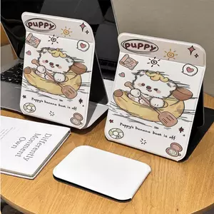 Gương trang điểm gấp đôi cô gái tóc vàng hot trend