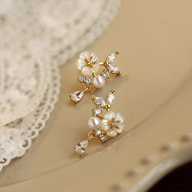 Bông tai Camellia tinh tế bạc S999