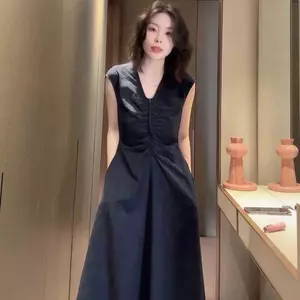 Đầm rộng cổ chữ V chui vai sang trọng không tay che xác thon gọn hơn hình quả lê hơi béo vừa vặn thân thiện