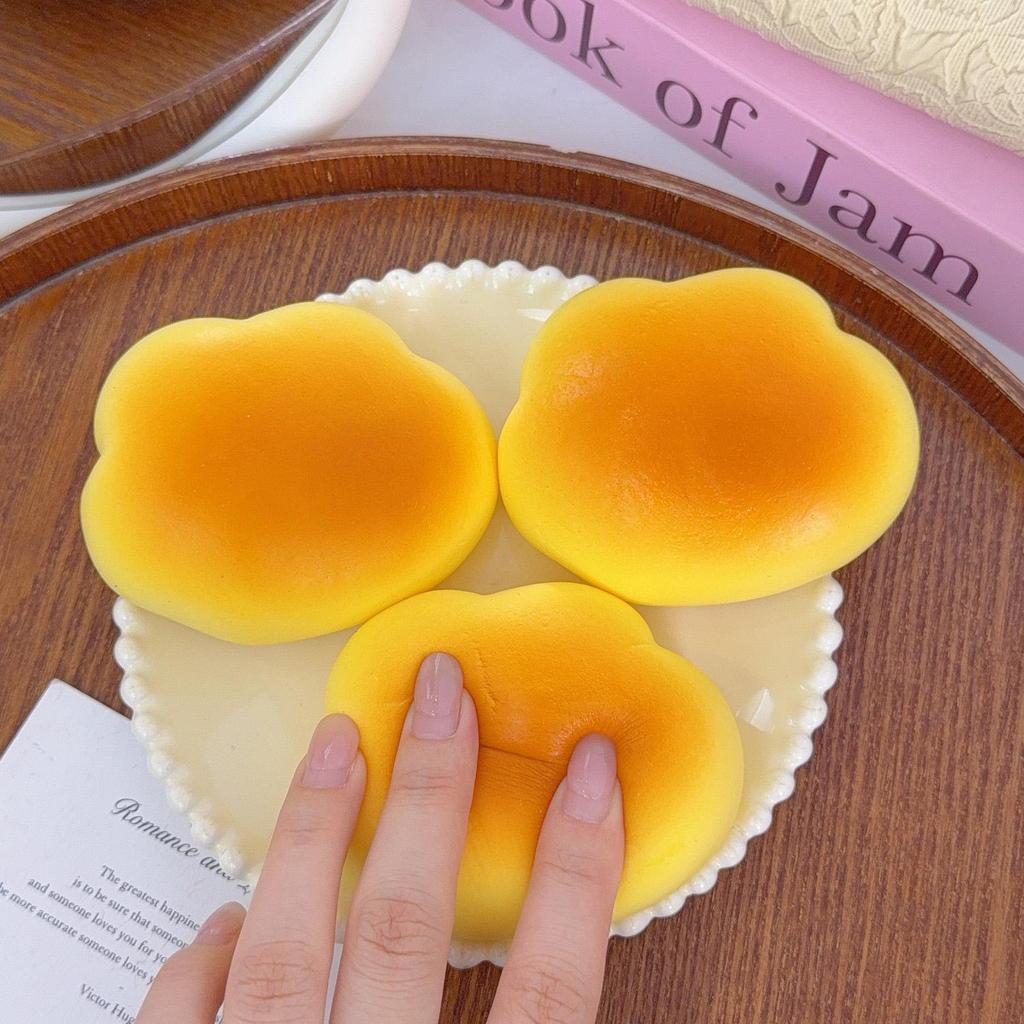 [H & L] 1 / 3 / 5 Đồ chơi bóp giảm căng thẳng di động | Bánh mì đám mây Caramel mô phỏng cho văn phòng, gia đình, trẻ em vui chơi và quà tặng trang trí máy tính để bàn / Chất lượng hàng đầu