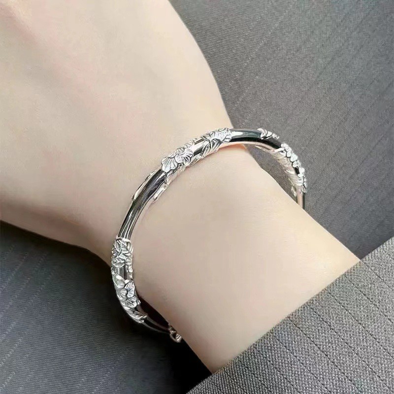 Vòng tay quà tặng ngày lễ khắc hoa bạc có thể điều chỉnh