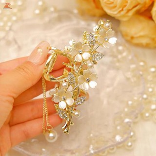 Kẹp tóc đỏ họa tiết hoa hồng, chất liệu kim loại, phù hợp trang trí tóc cá mập