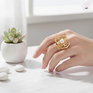 Nhẫn ngọc trai bằng thép không gỉ mạ vàng 18K Thiết kế mở có thể điều chỉnh hoa rỗng dành cho nữ