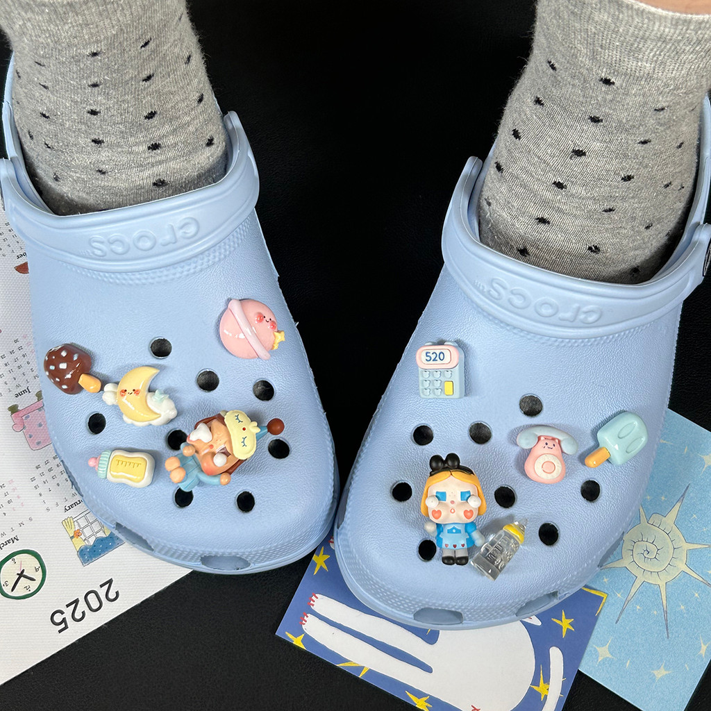 POP MART Phụ Kiện Khóa Giày/Khóa Lỗ Có Thể Tháo Rời, Họa Tiết Hoa Dễ Thương, Phù Hợp Cho Crocs Cao Cấp, Màu Xanh, Bộ Đồ Ngủ Alice