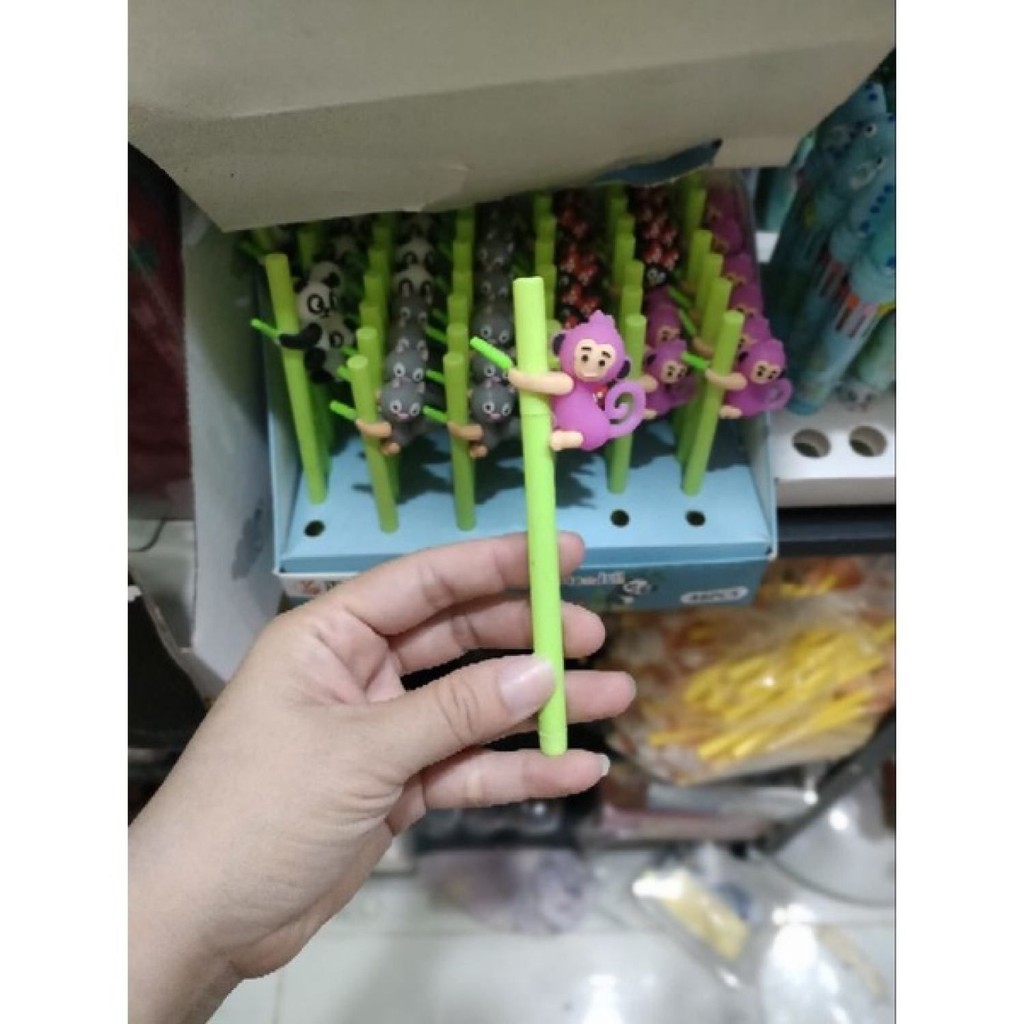 "Bút chì ngòi hình thú độc đáo (1 cây), dễ thương, phù hợp cho trẻ em và trang trí."