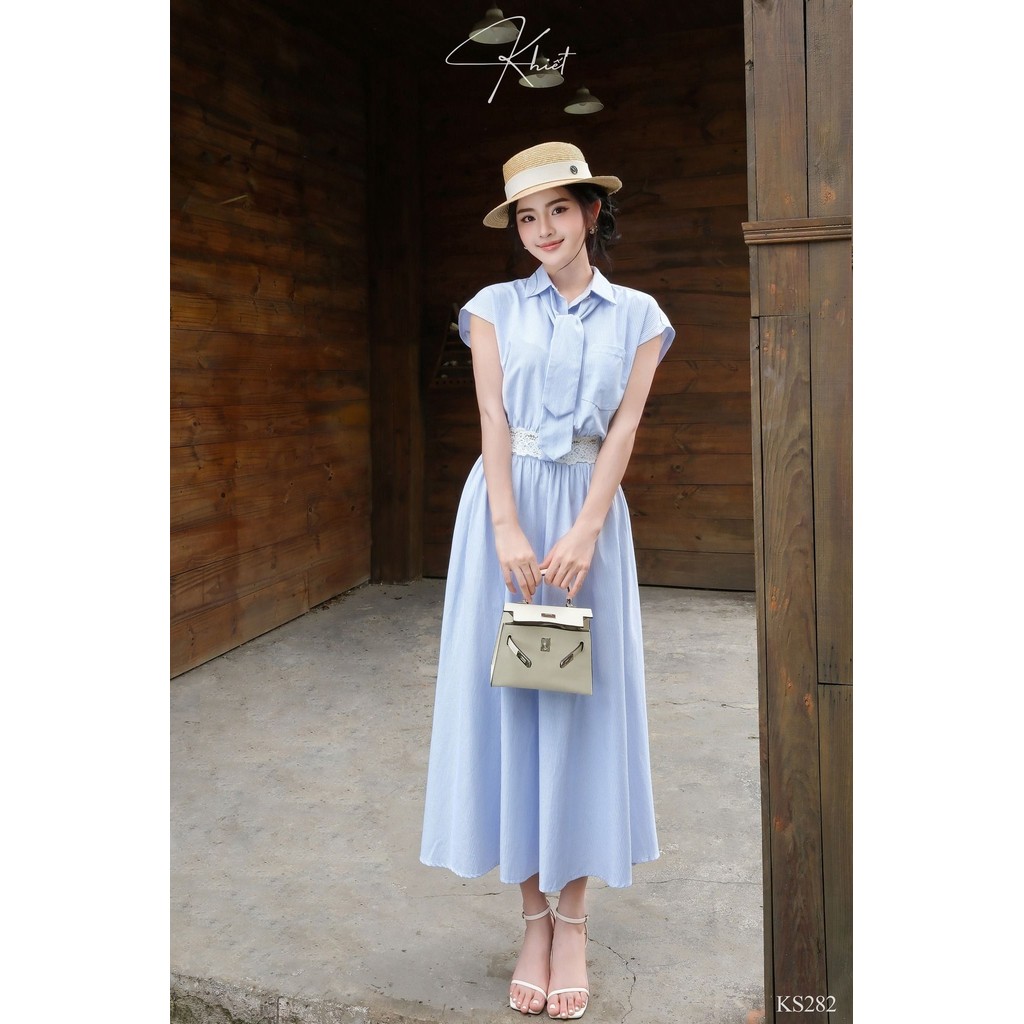 Set áo sơ mi cách điệu phối ren thêu trắng KHIẾT Fashion mix cùng chân váy chữ A xòe kẻ sọc xanh trẻ trung KS282