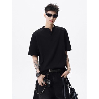 Áo thun nam cổ áo Henley phong cách Nhật Bản, ngắn tay, chắc chắn và tinh tế.
