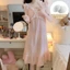 Váy Ngủ Mùa Hè Yunduo Cotton Cổ Chữ V Màu Trơn Phong Cách Mong Muốn Thuần Khiết Viền Hoa Có Đệm Ngực Đồ Mặc Nhà Dáng Dài