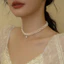 Phong cách nữ ngọc trai hai lớp kiểu Pháp, thích hợp và cao cấp, kết hợp với vòng cổ áo len