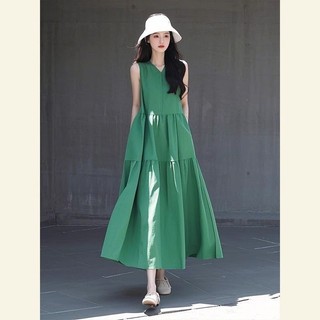 Mẫu đầm thời thượng nhất năm nay: một chiếc đầm xuân không tay màu xanh lá cây Dopamine tuyệt đẹp