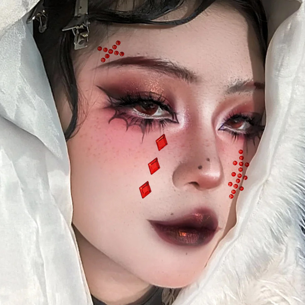 Nhãn mặt kim cương Halloween với thiết kế dơi Gothic và vết thương máu, màu đen và đỏ, phù hợp cho trang phục party và cosplay