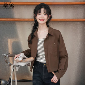 Mutu Áo sơ mi khoác nữ màu cà phê retro, thiết kế sọc vest camisole, phù hợp mùa xuân 2026