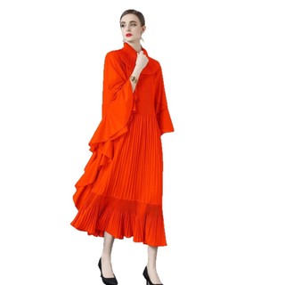 Đầm Miyake nửa cổ rùa tay búp bê, thiết kế xếp ly sang trọng và thanh lịch, form ômbody