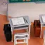 HFTOY 1 Bộ Bàn Học Thu Nhỏ Bảng Phấn Ghế Schoolbags Mô Hình Cho Nhà Búp Bê Nội Thất Trường Học Trang Trí Nhà Búp Bê Phụ Kiện Lớp Học ~