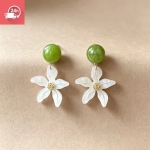 Thiết kế phong cách rừng trắng mùa hè dành cho nữ với bông tai hoa hạt xanh